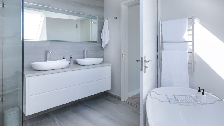 hacer acogedor baño pequeño