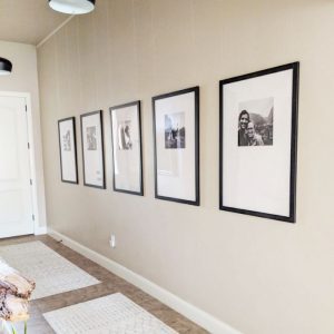 como usar cuadros decorar pasillo
