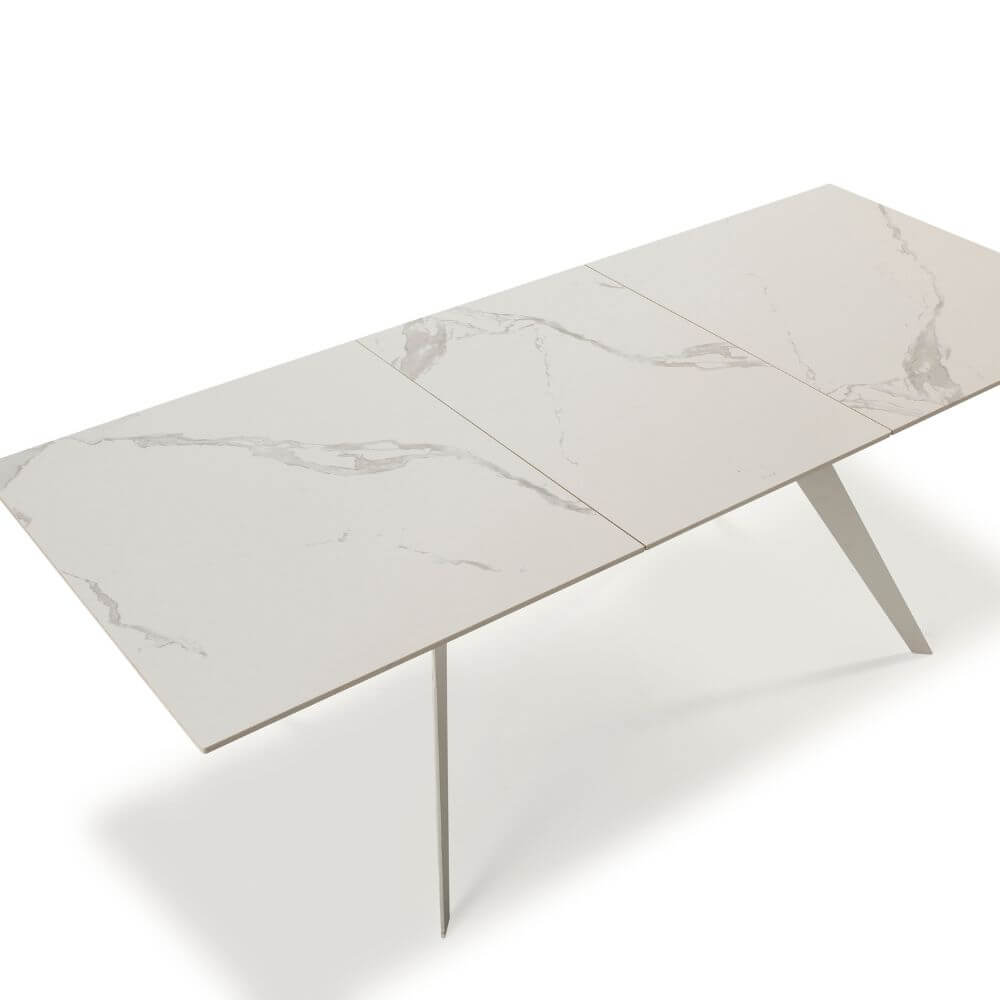 Mesa extensible de cerámica y metal blanca